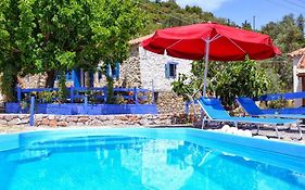 Leonidio Small Hause With Swimming Pool